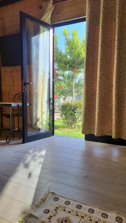 Room With Private Garden Шкодер Екстер'єр фото